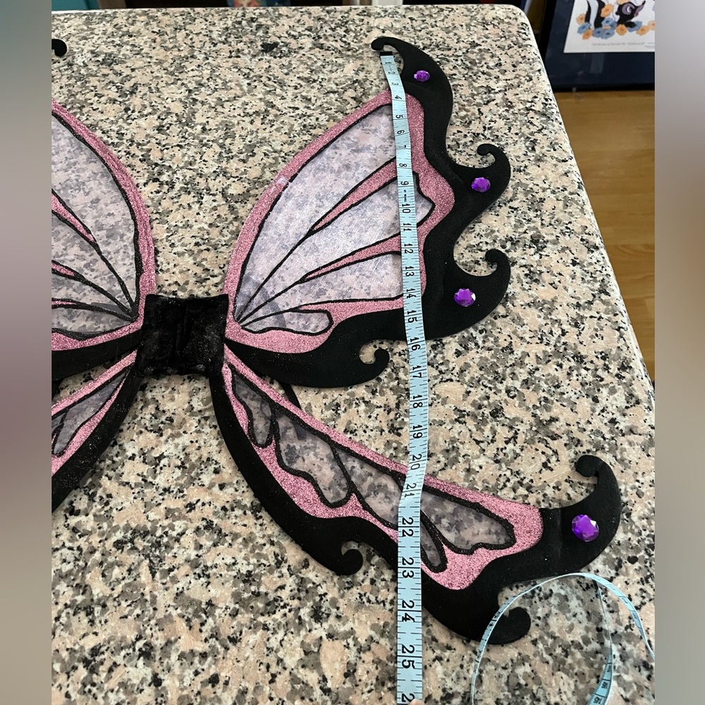 Butterfly wings missing some glitter - Picture 2 of 5